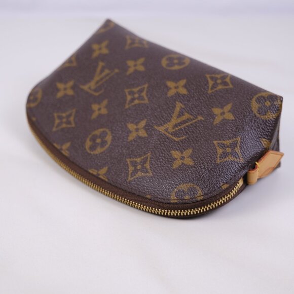 Louis Vuitton Cosmetic Pouch - Picture 5 of 8